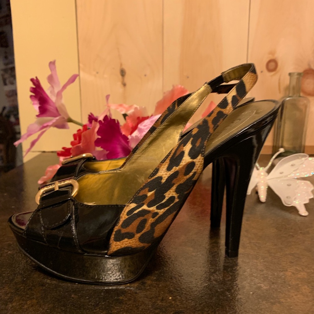 🌈 Guess Platform Leopard Print Peep Toe Heels